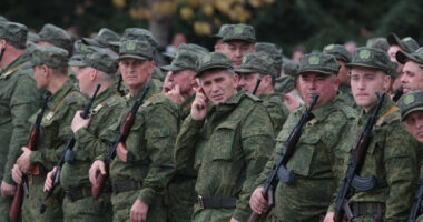 Rusët po ndryshojnë gjininë për të shmangur rekrutimin