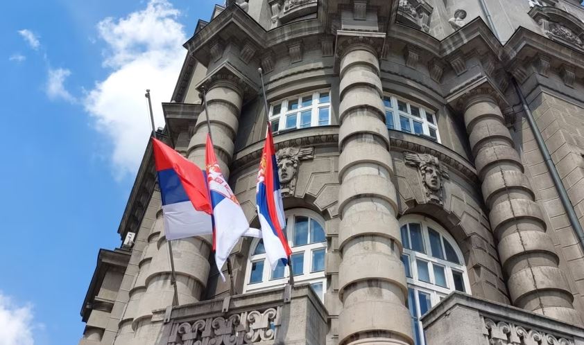 Qeveria serbe njofton për ashpërsimin e masave për posedimin e armëve