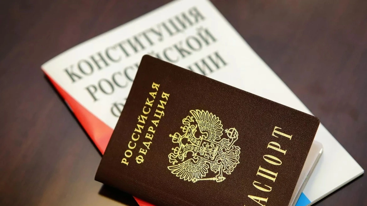 Lufta në Ukrainë/ 1.5 milionë qytetarë në territoret e aneksuara zyrtarisht me pasaporta ruse