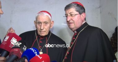 Kardinalët e Vatikanit në Shkodër/ Vizitojnë ish-burgun, njihen me vuajtjen e martirëve shqiptarë