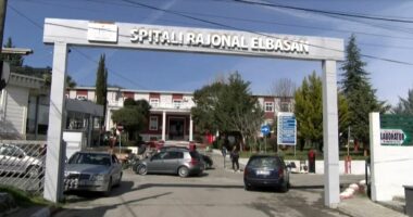 Dy automjete përplasen në Elbasan, lëndohen tre oficerë policie