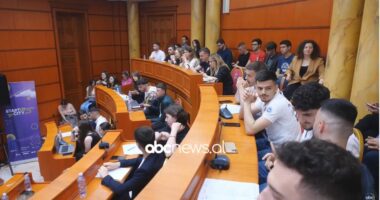 Promovohen idetë e të rinjve, Universiteti Metropolitan Tirana organizon “start up city”