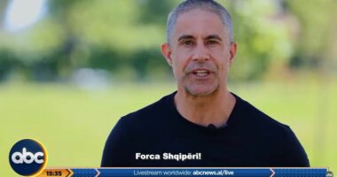 Krishtlindja/ Trajneri Sylvinho uron shqiptar&euml;t: Uroj m&euml; t&euml; mirat p&euml;r t&euml; gjith&euml; ju!