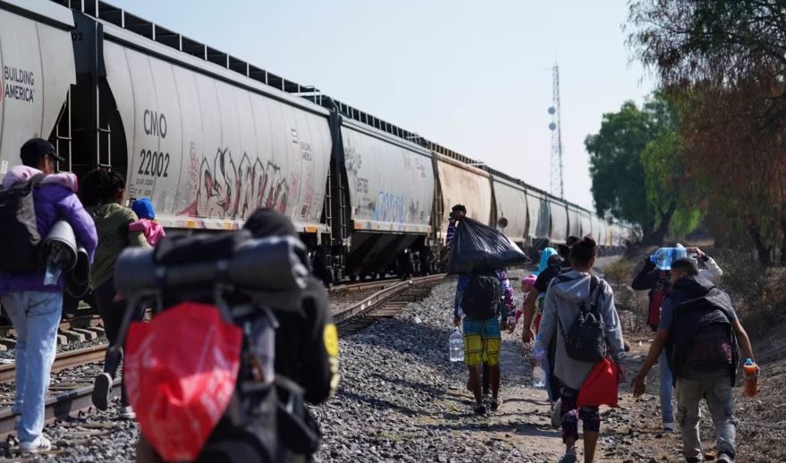 Azilkërkuesit nga Meksika shpresojnë të hyjnë në SHBA pas rregullave të reja të imigracionit