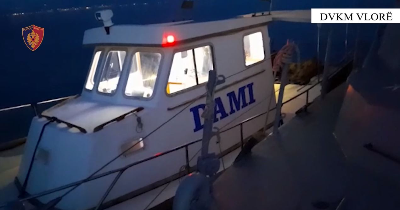 VIDEO/ Doli në det pa dokumente, bllokohet skafi në Vlorë