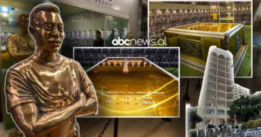 FOTO/ Brenda varrit të Pele, tifozët bëjnë nderime në arkivolin prej ari të ikonës së futbollit