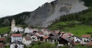 Fshati drejt shkatërrimit, 100 zviceranë urdhëruan të largohen nga shtëpitë e tyre