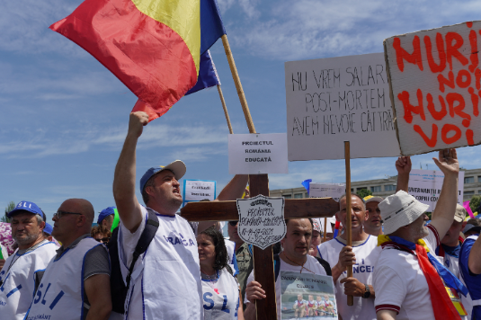 Shtyhen provimet në Rumani, mësuesit në grevë për paga më të larta