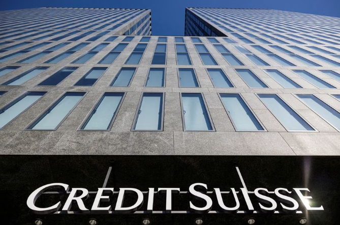 Parlamenti zviceran i jep dritën jeshile hetimit për kolapsin e Credit Suisse