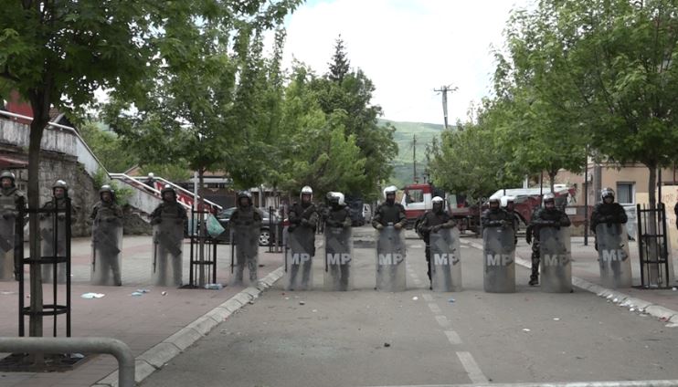 Situatë e qetë në veri, numri i protestuesve simbolik