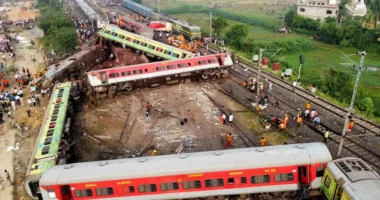 Tragjedia e trenave në Indi, dëshmitë e të mbijetuarve: “Shpëtova por shumë vdiqën rreth meje”