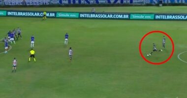 Supergol nga mesi i fushës, Hulk dhuron show në Brazil