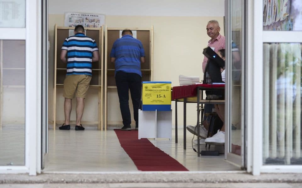 Mbyllet procesi i votimit në Mal të Zi, pjesëmarrja 56.4 përqind