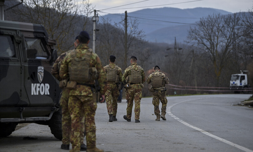 Tensionet në veri/ Komandanti i KFOR-it: Shmangëm një masakër, shpëtuam 15 policë të Kosovës