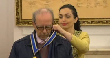 Ismail Kadare dekorohet me urdhrin ‘’Hasan Prishtina’’