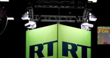 BE-ja sanksionon kanalin Russia Today që operon nga Serbia