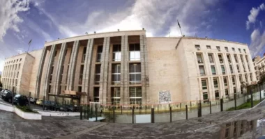 I vdes avokati, 49-vjeçari ‘harrohet’ në arrest shtëpie