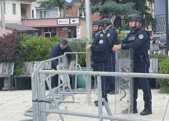 Policia e Kosovës: Sulmohen nëntë gazetarë në Leposaviq, disa morën trajtim mjekësor