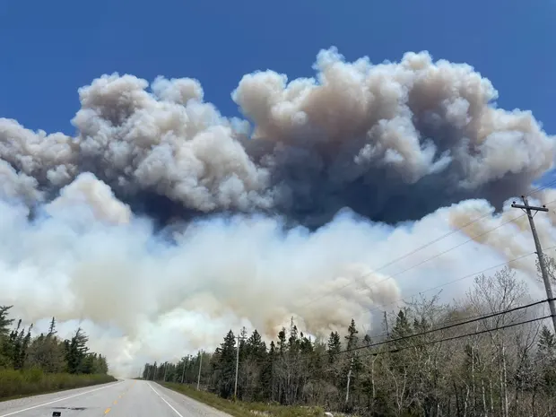 Zjarret në Kanada/ Zyrtarët paralajmërojnë përkeqësimin e situatës
