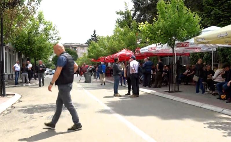 Tensionet në Kosovë, vazhdojnë protestat në veri
