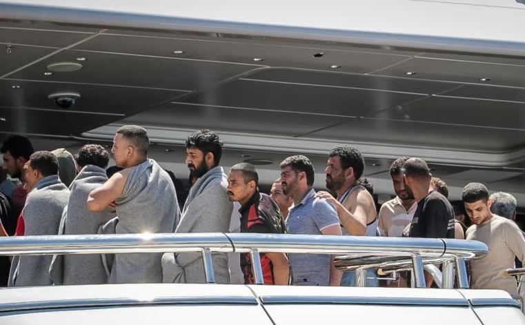 Komente fyese për emigrantët e mbytur/ Deputeti grek përjashtohet nga partia e Mitsotakis