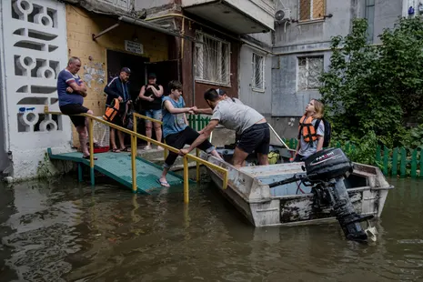 Ukrainë/ Pesë të vdekur nga përmbytjet pas shpërthimit të digës