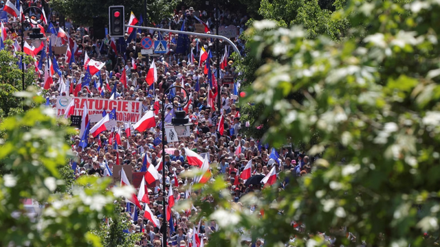 Mijëra persona protestojnë kundër qeverisë polake