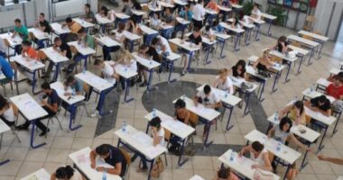 Rreth 30 mijë maturantë nisin sot provimet e maturës