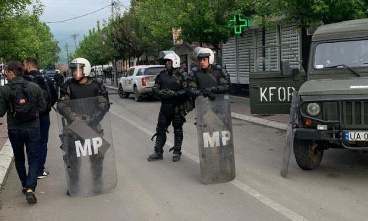 Sulmohet me bombë molotov një pikë kontrolli policor në veri