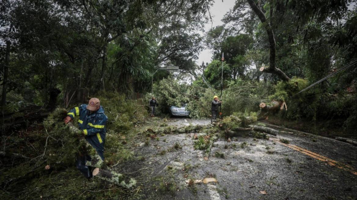 Cikloni godet pjesën jugore të Brazilit, humbin jetën 3 persona, plagosen 12 të tjerë