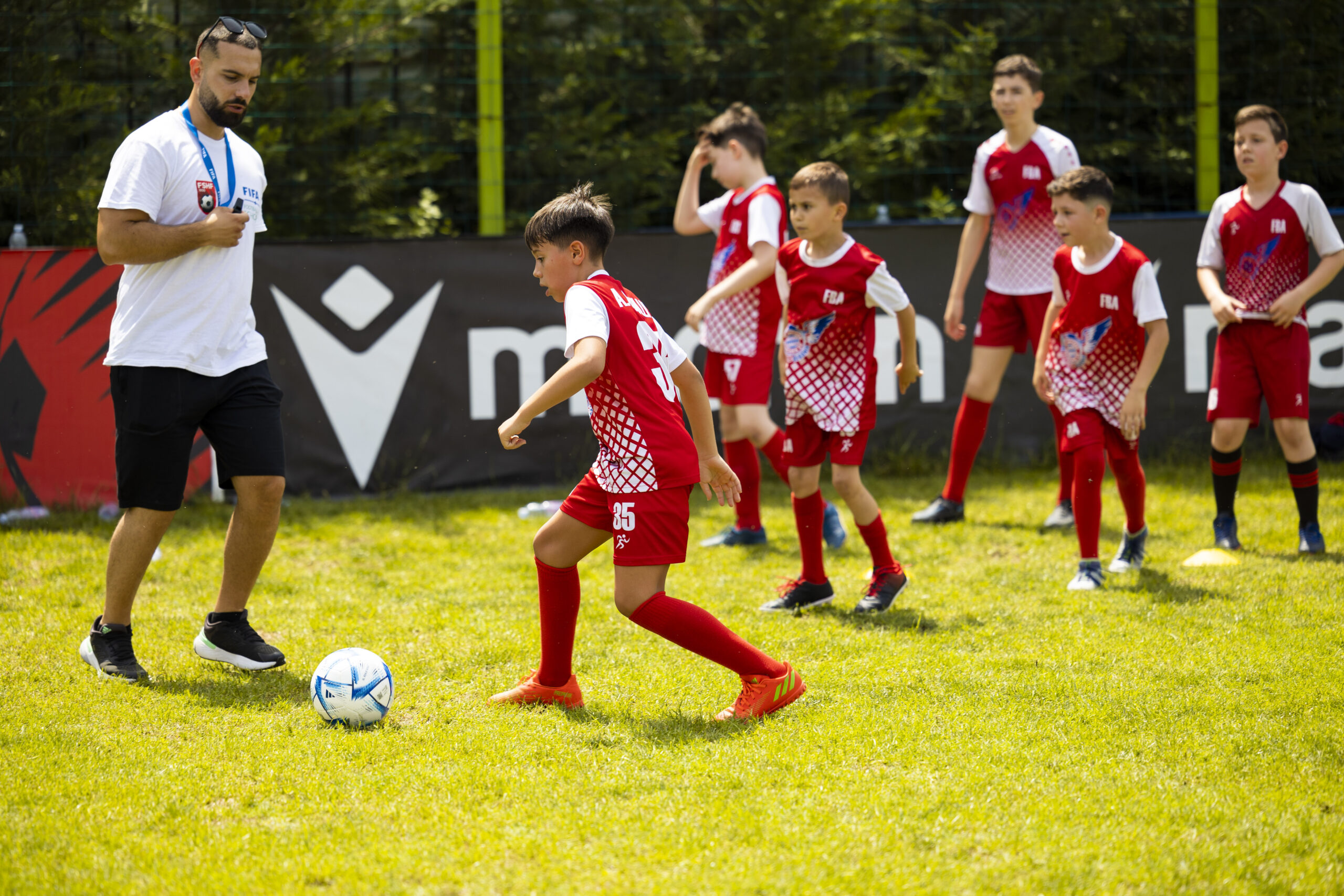 Programi i FSHF për “Futbollin në Shkolla”, flasin mësuesit: Eksperiencë e vlefshme, urojmë të zbulojmë talentet e reja