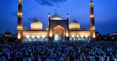 Besimtarët myslimanë festojnë Kurban Bajramin, celebrimet në mbarë botën