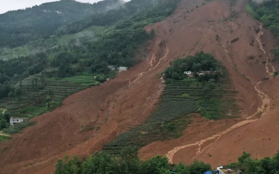 Rrëshqitje dheu në provincën Sichuan në Kinë, humbin jetën 14 persona dhe 5 të tjerë zhduken