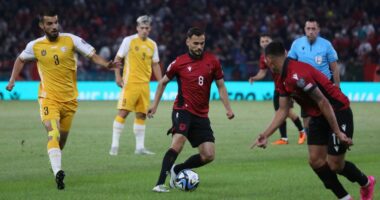 Mbyllet pjesa e par&euml;, Shqip&euml;ria dominon por nuk gjen golin