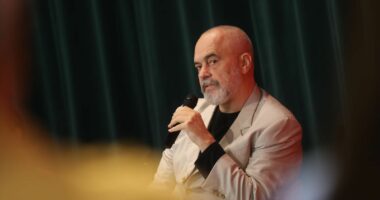 “Ndjesë të gjithë qytetarëve”, Rama për Kadastrën: Kanë ndodhur çudira me pronat, fajtore udhëheqja e PS