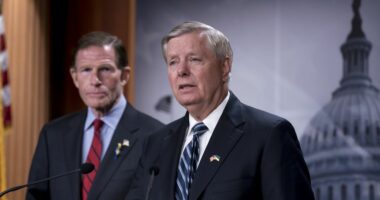 Senatorët amerikanë paralajmërojnë Rusinë: Luftë me NATO-n nëse përdor armë bërthamore në Ukrainë