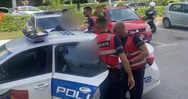 Himarë/ Arrestohen dy turistët nga Anglia, shpërndanin doza të drogave të forta gjatë sezonit turistik