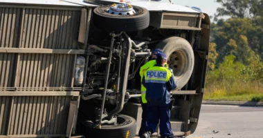 Aksidentohet autobusi me dasmorë në Australi, 10 të vdekur