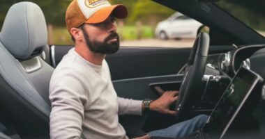 Vdes në aksident blogeri 37-vjeçar i makinave