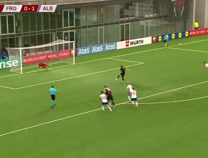 E pabesueshme, Cikalleshi gabon nga pika e bardhë