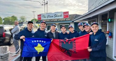 “Dërgesë speciale nga Presidenti”, George Bush surprizon studentët shqiptarë në SHBA