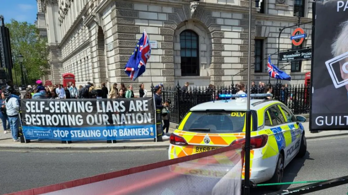 Alarm në Angli/ Pako e dyshimtë në Downing Street, evakuohen ndërtesat qeveritare   