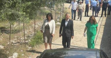 Konstituimi i këshillit bashkiak nis me tensione, ambasadorja greke dhe Dule në Himarë