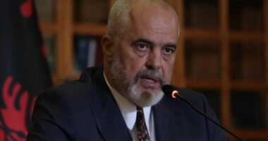 Rama paralajmëron muxhahedinët: Nëse duan luftë, të ikin nga Shqipëria