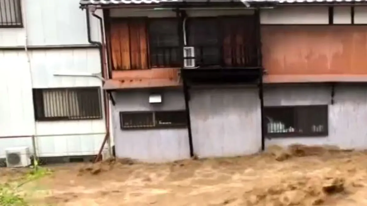 Japonia goditet nga shirat e rrëmbyeshëm, autoritetet paralajmërojnë për stuhi tropikale