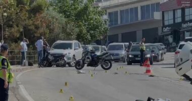 Sarandë/ Motori përplaset me makinën, humb jetën drejtuesi