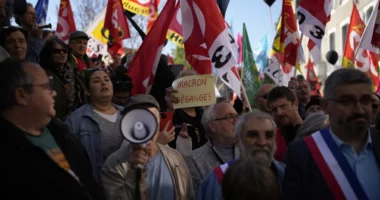 Reforma e pensioneve/ Franca sërish në protestë