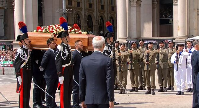 Nis funerali shtetëror/ Italia i jep lamtumirën ish-kryeministrit, Silvio Berlusconi