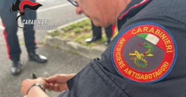 Po pastronte shtëpinë, 50-vjeçari gjen predhë artilerie të Luftës së Parë Botërore