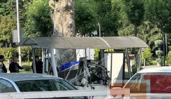 Hidhet në erë me eksploziv bankomati në Shkup, detajet e para